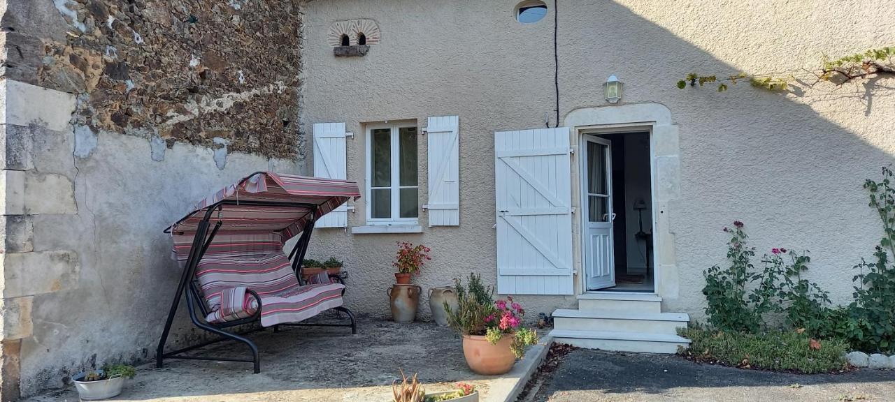 Bed and Breakfast La Mesange Bleue Ecuras Екстер'єр фото