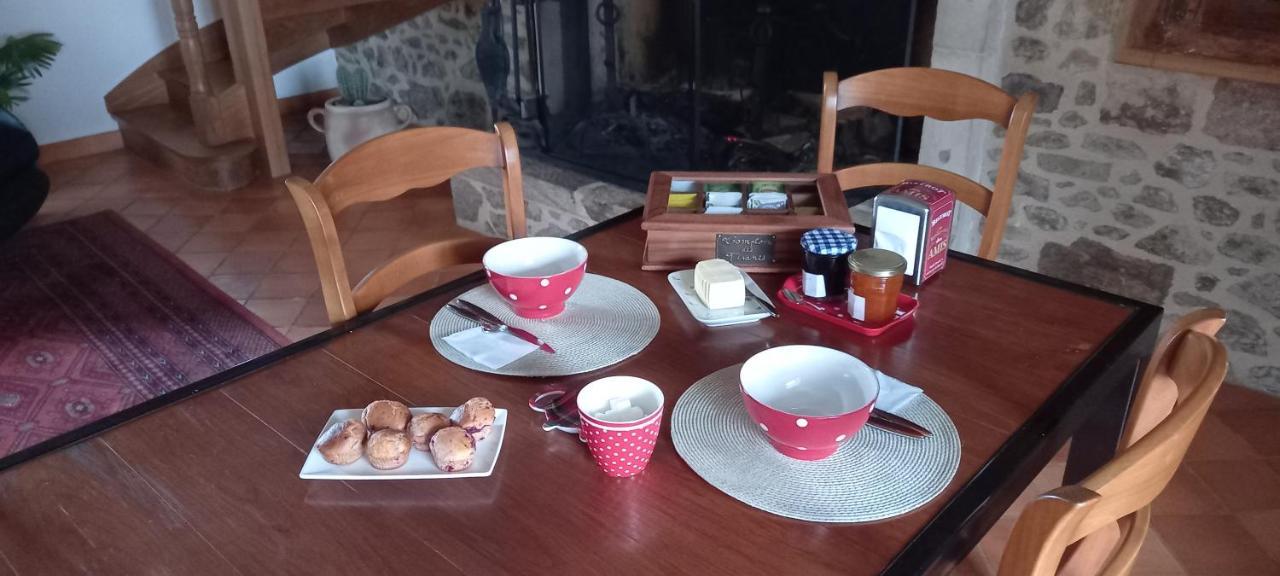 Bed and Breakfast La Mesange Bleue Ecuras Екстер'єр фото