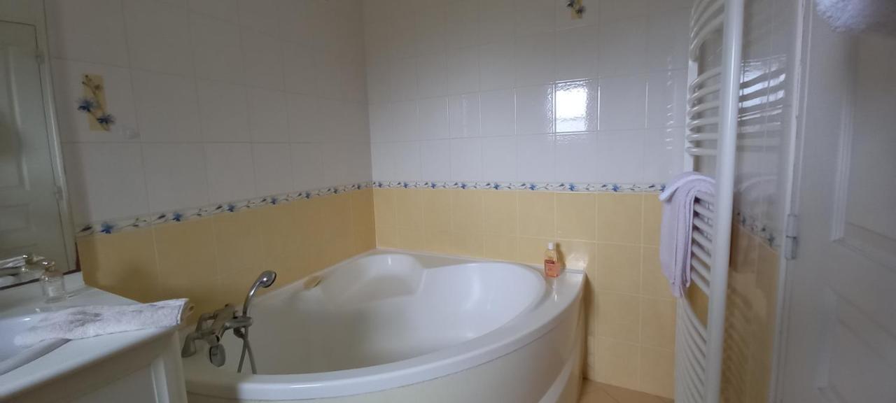 Bed and Breakfast La Mesange Bleue Ecuras Екстер'єр фото